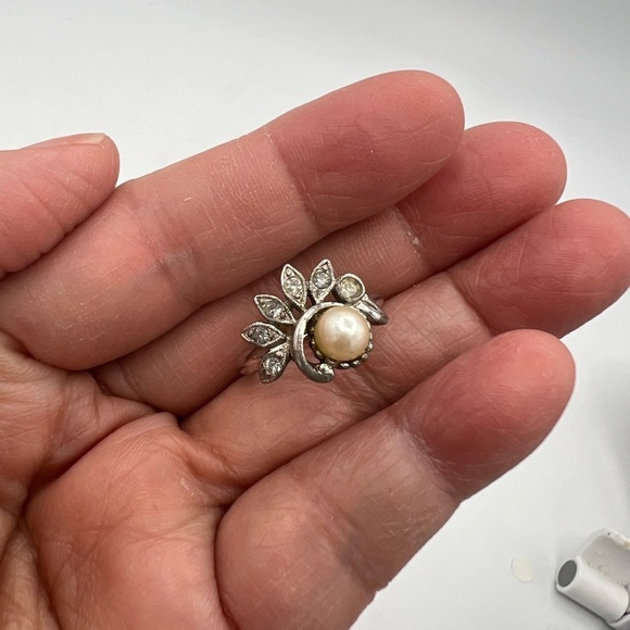 Avon Silver Ring with Pearl and Crystal Accents - Picture 2 of 10